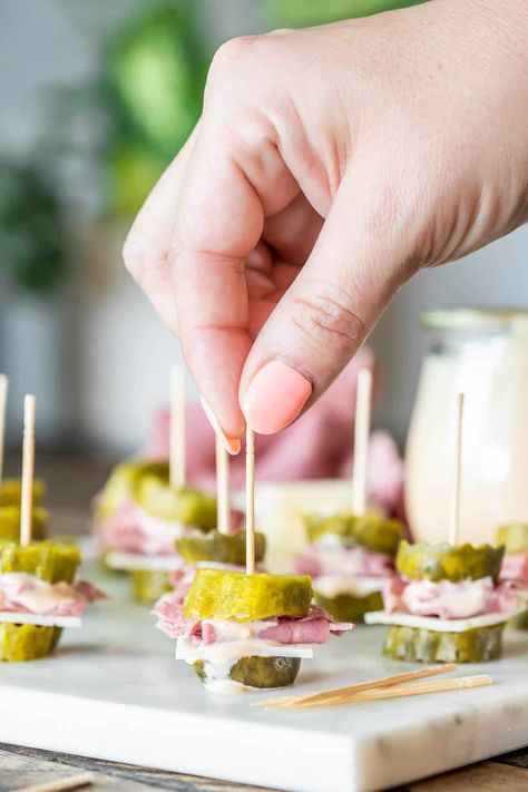 Keto Reuben Sandwich Pickle Bites – Health Starts in the Kitchen - Hayley in the Kitchen Make Ahead Cold Appetizers, Pickle Bites, Cold Appetizer Recipes, Keto Reuben, Cold Party Appetizers, Cold Appetizer, Cucumber Appetizers, Cold Finger Foods, Cranberry Chicken Salad