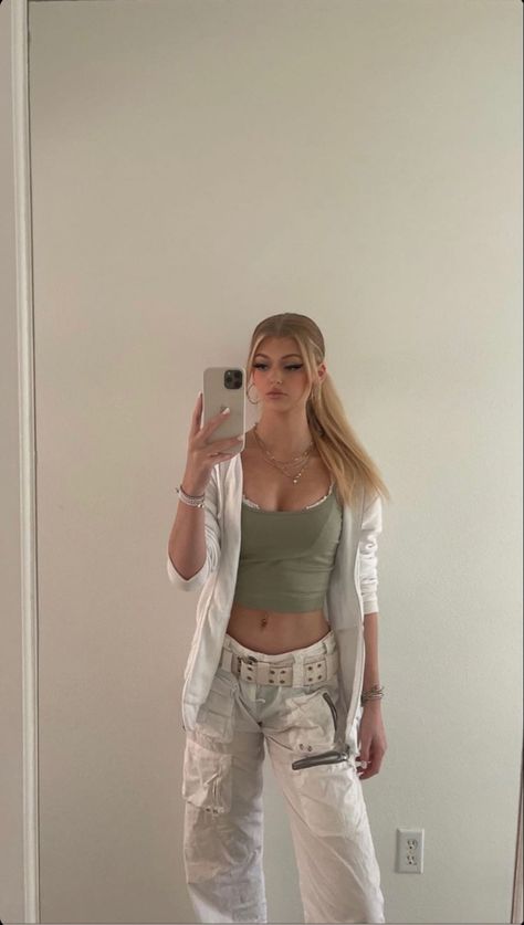 Loren Gray Hairstyles, Loren Gray Outfits, Gray Outfits, Gray Hairstyles, Gray Instagram, Grey Pictures, Cute Skirt Outfits, Hair Tips Video, Forever Girl