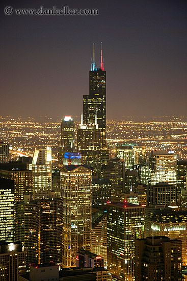 Sears Tower - I think it's called Willis Tower now, but it will always be Sears Tower to me. Sears Tower Chicago, Chicago Pictures, Chicago At Night, Sears Tower, City Skylines, Fear Of Flying, Chicago Usa, Chicago Travel, My Kind Of Town