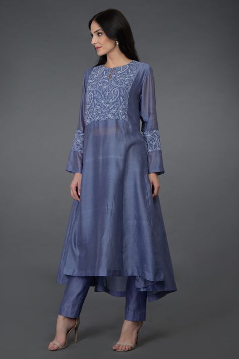 Product Zoom Kalidaar Kurta, Chikankari Kurta, Kurti Designs Latest, Long Kurti Designs, Salwar Kamiz, Cotton Kurti Designs, Chiffon Dresses, Kurti Neck Designs, Kurta Designs Women