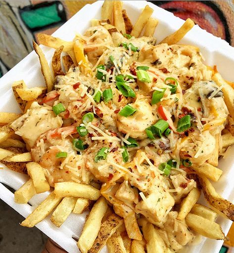 19 French fry creations prove fries are the perfect food Alfredo Fries, Quick Meals To Cook, Chicken And Shrimp Alfredo, Bacon Cheese Fries, French Fries Recipe, Pizza Fries, Shrimp Alfredo, Loaded Fries, Chicken And Shrimp Recipes