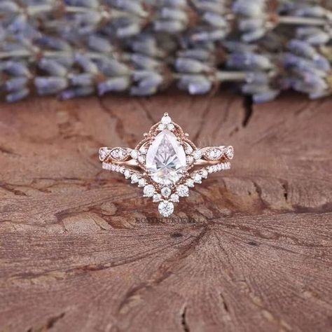 Rose Gold Engagement Ring Set, Pear Moissanite Engagement Ring, Rose Gold Moissanite Ring, Pretty Engagement Rings, Anniversary Ring Set, Moissanite Wedding Ring Set, Moissanite Ring Set, Ring Inspo, Cute Engagement Rings