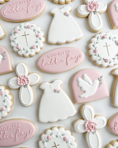 Baptism Sugar Cookies Girl, First Communion Cookies Decorated, Confirmation Cookies, Baptism Desserts, Baby Dedication Party, Christening Cookies, Vintage Oven, Recuerdos Primera Comunion Ideas, Baptism Cookies