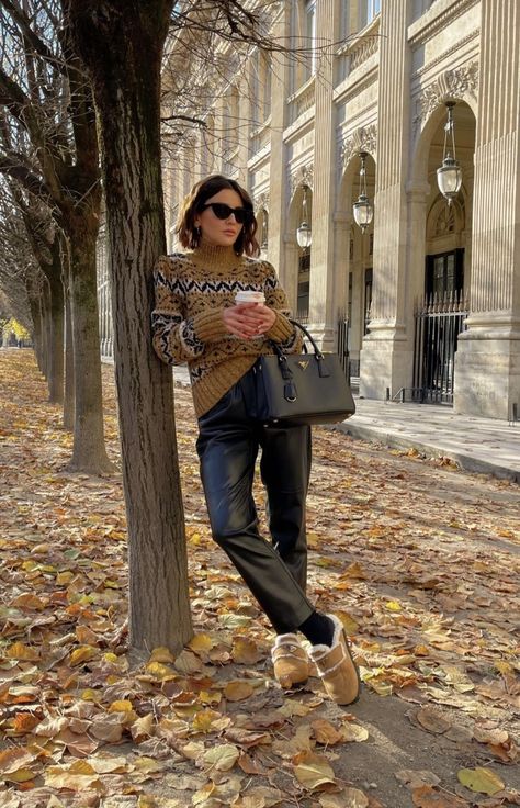 Alexandra Pereira, Dead Leaves, Charlotte York, Street Style Fall Winter, Autumn Scenes, Stylish Outfit, Airport Style, Fall Winter Outfits, Winter Outfit