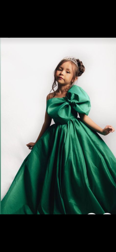 Frozen Birthday Dress, Girls Formal Wear, Gala Attire, Met Gala Dresses, Kids Blouse Designs, Pretty Quinceanera Dresses, African Dresses For Kids, Classy Wedding Dress