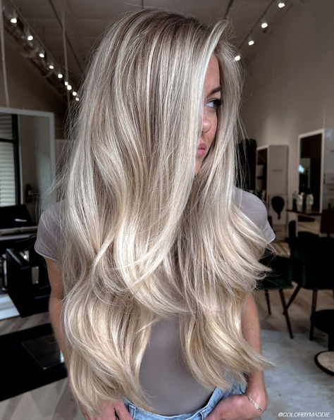 California Blonde Hair Color Is Your Summer 2024 Style Sorted - Bangstyle - House of Hair Inspiration Winter Blonde Hair, Hair Color Guide, Blonde Lowlights, Bright Blonde Hair, Summer Blonde Hair, Blond Balayage, Balayage Blonde, Blonde Hair Inspiration, Blonde Hair Looks