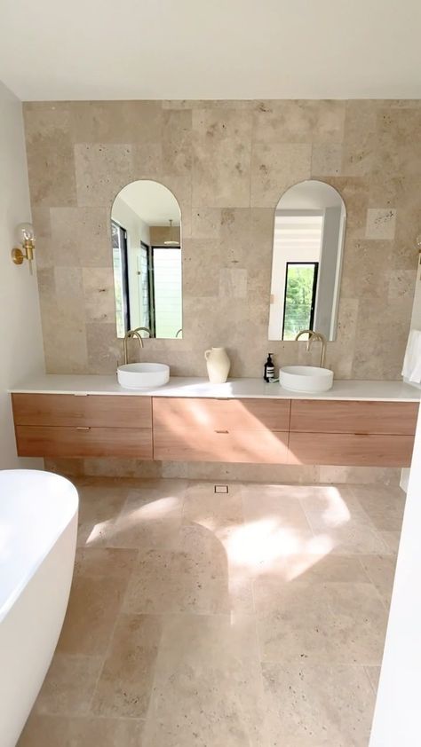 French Travertine Bathroom, Travertine Modern Bathroom, Travertine Marble Bathroom, Bathroom Travertine Floor, Travertine Floor Bathroom, Bathroom With Travertine Floors, Travertine Tiles Bathroom, Travatine Bathroom Ideas, Travertine Bathroom Floors