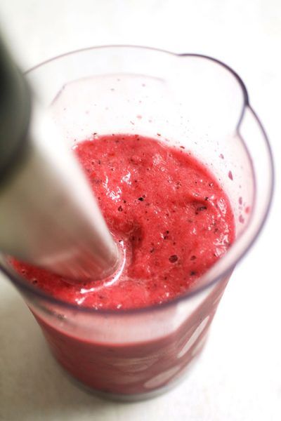 10 Ways to Use Your Immersion Blender - Your hand blender is one of the handiest tools in your kitchen! Here are 10 creative ways to use your stick blender for simple, creative recipes. Hand Blender Recipes, Amazing Smoothies, Immersion Blender Recipes, Blender Recipe, Blender Smoothie, Blender Ideas, Personal Blender, Best Smoothie, Vitamix Recipes