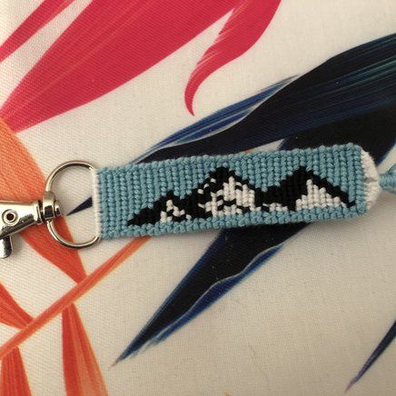 Simple Alpha Bracelet Patterns, Embroidery Floss Keychain Patterns, Alpha Patterns Easy, Alpha Keychain Pattern, Alpha Pattern Keychain, Alpha Keychains, Alpha Keychain, Friendship Keychains, Diamond Friendship Bracelet