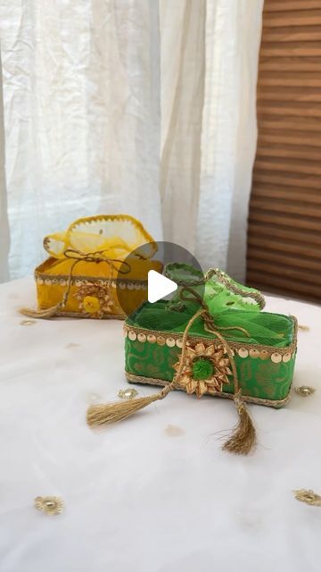 Diy Return Gifts Indian, Indian Housewarming Return Gift Ideas, Diy Return Gift Ideas, Room Hampers For Indian Weddings, Ferrero Rocher Box Diy, Gift Packing Ideas Wedding, Indian Wedding Gifts For Guests, Return Gifts For Wedding Indian, Indian Wedding Return Gifts Ideas