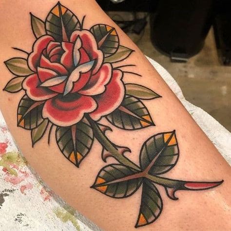 American Traditional Rose, Old School Rose, Old School Ink, Traditional Tattoo Flowers, Traditional Tattoo Sleeve, Traditional Roses, Tattoos Skull, Traditional Tattoo Design, Traditional Tattoo Art