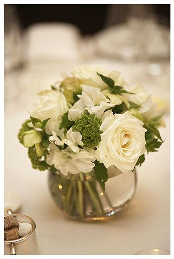 Small Round Floral Centerpieces, Small White Flower Arrangements For Tables, Small Round Centerpieces, Small Round Vase With Flowers, Small Fish Bowl Centerpieces, Small Fish Bowl Flower Arrangements, Flowers In Fish Bowl Vase, Fish Bowl Vase Centerpiece, Shallow Bowl Floral Arrangement