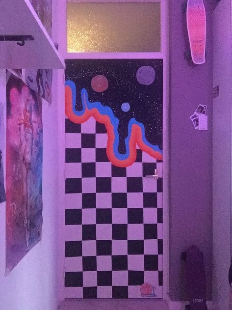 Aesthetic Things To Paint, Painted Bedroom Doors, Bedroom Art Painting, Painted Bedroom, Gold Bedroom Decor, Trippy Drawings, Trippy Painting, Hippie Painting, Cute Canvas Paintings