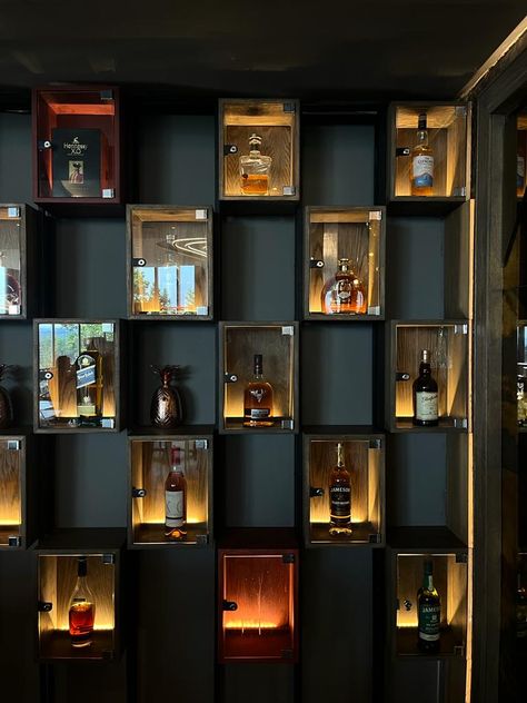 Luxury Liquor Display, Wine Bar Design Home, Dry Bar Shelf Ideas, Whiskey Shelves Display, Whisky Room Interior Design, Bourbon Storage Ideas, Mini Bar Apartment, Home Bars Modern, Liquor Shop Design