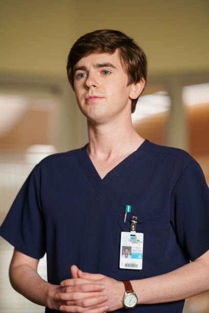 Dr Shaun Murphy, Tv Series Wallpaper, The Good Doctor Abc, Good Doctor Series, St Bonaventure, The Good Dr, Shaun Murphy, Series Wallpaper, Scrub Suit