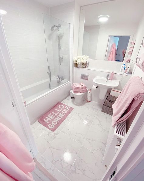 Girl Bathroom Decor, Girly Bathroom, Girl Apartment Decor, Pink Bathroom Decor, First Apartment Decorating, Restroom Decor, Dream Apartment Decor, Future Apartment Decor, Bathroom Decor Apartment