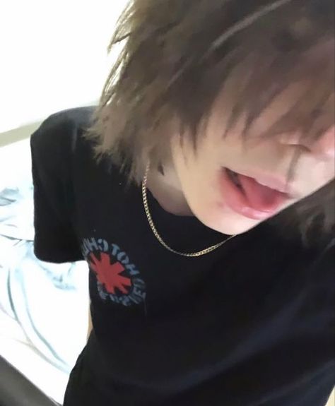 Emo Boy Gif, Emo Scene Hair Boy, Scenecore Boy, Emo Teen Boy, Emo Boy Aesthetic, Emo Scene Boy, Emo Boy Pfp, Emo Haircuts, Emo Emo