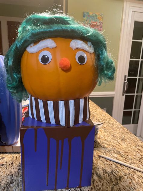 Oompa Loompa Pumpkin, Willy Wonka Pumpkin Decorating, Willy Wonka Pumpkin, Xmas Pumpkins, Book Character Pumpkins, Pumpkin Character, Character Pumpkins, Halloween Camping, Pumpkin Decorating Contest