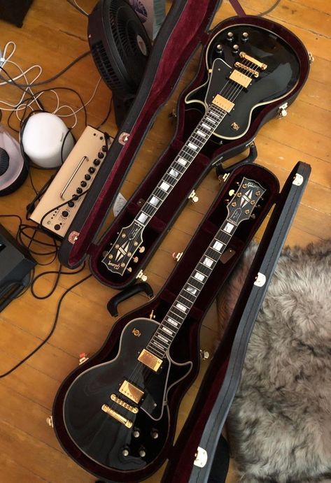 Vintage Guitars Acoustic, Guitar Diy, Electric Guitar Design, Guitar Obsession, Guitar Photography, Gibson Guitar, Cool Electric Guitars, Guitar Collection, Gibson Guitars