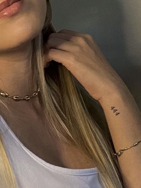 Tattoo Jewelry, Small Girly Tattoos, Hand Tattoos For Girls, Flower Wrist Tattoos, Explore Tattoo, Small Pretty Tattoos, Petite Tattoos, Bff Tattoos, Matching Couple Tattoos