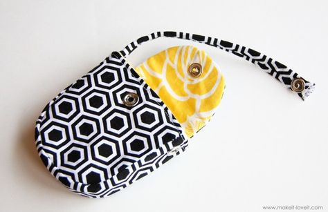 It's called a Pacifier Pocket....but I think with a little adjustment it can be a Cell Phone Pocket or a Keys Pouch! Organizers Diy, Paci Holder, Onesie Cupcakes, Pacifier Pouch, Pochette Diy, Pocket Tutorial, Bubble Quilt, Cardboard Storage, Fashionable Accessories