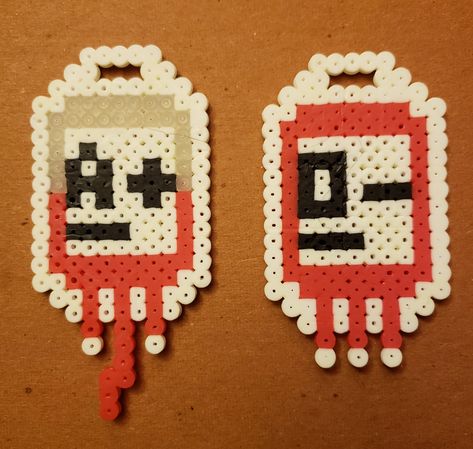 Perler beads blood bag bead fuse melty pattern kandi menhera medical craft diy emo vampire Halloween hospital Teeth Perler Beads, It Perler Bead Patterns, It Perler Beads, Gerard Way Perler Beads, Slipknot Perler Beads, Nurse Perler Beads, Zombie Perler Bead Patterns, Red Perler Bead Patterns, Perler Bead Patterns Fnaf