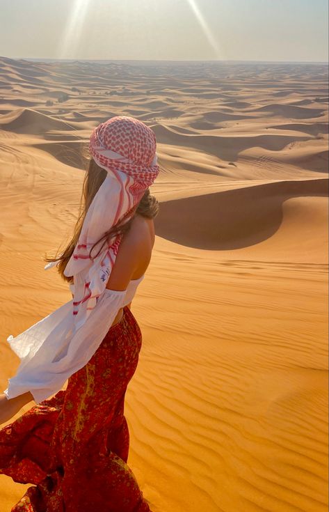 Morroco Outfits Winter, Sahara Desert Outfit Women, Marocco Outfits, Desert Outfits Women, Sahara Desert Outfit, Desert Aesthetic Fashion, Egypt Cruise, Dessert Outfit, Desert Outfit Ideas