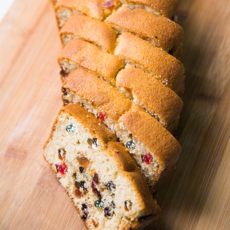 Trinbagonian Fruit Cake Slice Recipe Fruit Sponge Cake, Light Fruit Cake, Trinidad Recipes, Carribean Food, Trini Food, Slice Recipe, Fruitcake Recipes, Sponge Cake Recipes, Fruit Bread