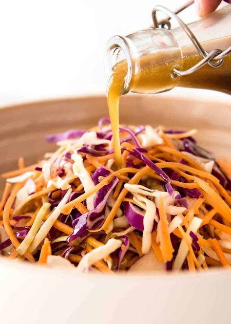 Asian Sesame Dressing Sesame Dressing Recipe, Asian Sesame Dressing, Soy Sauce Dressing, Asian Salad Dressing, Vinegar Salad Dressing, Asian Dressing, Resep Salad, Asian Slaw, Sesame Dressing