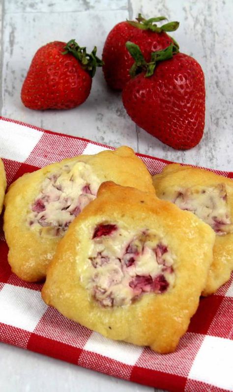 Keto Breakfast – BEST Low Carb Keto Strawberry Cream Cheese Danish Recipe – Easy – Breakfast – Desserts – Snacks – Sweets – Keto Friendly & Beginner Keto Breakfast Side Dishes, Low Carb Keto Breakfast, Healthy Keto Snacks Easy, Keto Breakfast Pastries, Keto Breakfast Recipes On The Go, Low Carb Cream Cheese Recipes, Cream Cheese Keto, Low Carb Strawberry Recipes, Low Crabs Meals