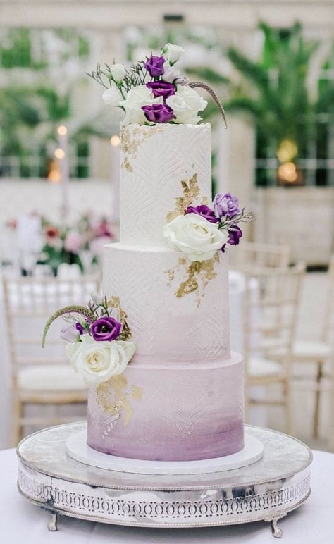 Purple Wedding Cake Ideas, Wedding Cake Designs Purple, Wedding Cakes Lilac, Lavender Wedding Cake, Purple Wedding Cake, Purple And Gold Wedding, Purple Cake, Wedding Cake Ombre, Purple Wedding Cakes