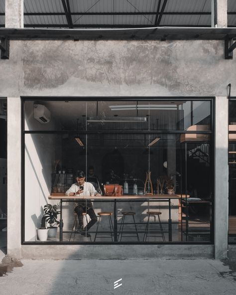 Industrial Cafe Exterior, Exterior Coffee Shop, Industrial Cafe Design, Dark Coffee Shop Aesthetic, Coffee Shop Black, Industrial Coffee Shop, Cafe Exterior, Industrial Cafe, Small Coffee Shop