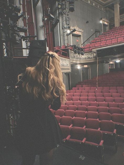 Lead Role Theatre Aesthetic, Theatre Backstage Aesthetic, Broadway Actor Aesthetic, Broadway Actress Aesthetic, Musical Theatre Major, On Stage Aesthetic, Filming Aesthetic, Musical Theatre Aesthetic, Broadway Aesthetic