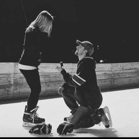 Cute Ice Skating Proposal #weddingday @wddiamonds Love Is A Beautiful Thing, Hoco Proposals, Hoco Proposals Ideas, Wedding Proposals, Roller Skating, Happy Love, Cute Couples Goals, Ice Skating, Figure Skating