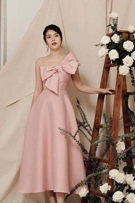 Coquette Wedding, Silk Bridesmaid Dresses, Dinner Gown, Long Gown Design, Simple Frocks, Mini Homecoming Dresses, Myanmar Dress Design, Retro Vintage Dresses, Classy Dress Outfits