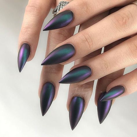 Badass Nails, Fiennes Tiffin, Witchy Nails, Stiletto Nail Art, La Nails, Amazing Nails, Gothic Nails, Beautiful Portraits, Goth Nails