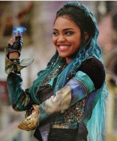 Uma Descendants, Descendants Dr, Disney Descendants Movie, Descendants Characters, Cheyenne Jackson, Sarah Jeffery, Mal And Evie, Booboo Stewart, China Anne Mcclain