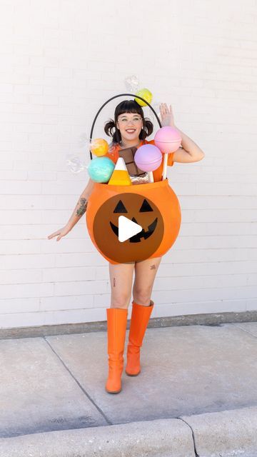 Sam Ushiro on Instagram: "The literal meaning of “you are what you eat” 🎃🍭🍬🍫 So excited to share my first costume of the season, it was truly so fun dreaming up how to make these giant candies. I need to make some of the lollipops for decor around the house now! (Supply list and written instructions can be found through the link in my bio) #diy #diyhalloweencostume #diycrafts #diyhalloween #halloween #spookyseason #hocuspocus #halloweencostume #halloween2023 #spookyszn #60sstyle #retroaesthetic" Lollipop Costume, Happy Hallow, Lolly Bags, Candy Costumes, 60’s Style, Giant Candy, Candy Bucket, Diy Halloween Costume, Diy Candy