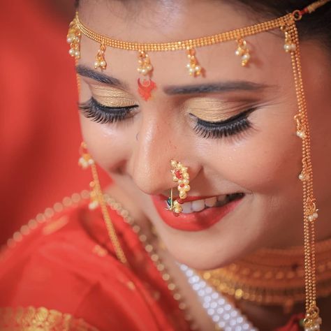 Bashing Design, Mundavalya Designs, Mundavlya Designs, Marathi Engagement Look, Marathi Nath, Groom Collection, Maharashtrian Jewellery, Kashta Saree, Cotton Tops Designs