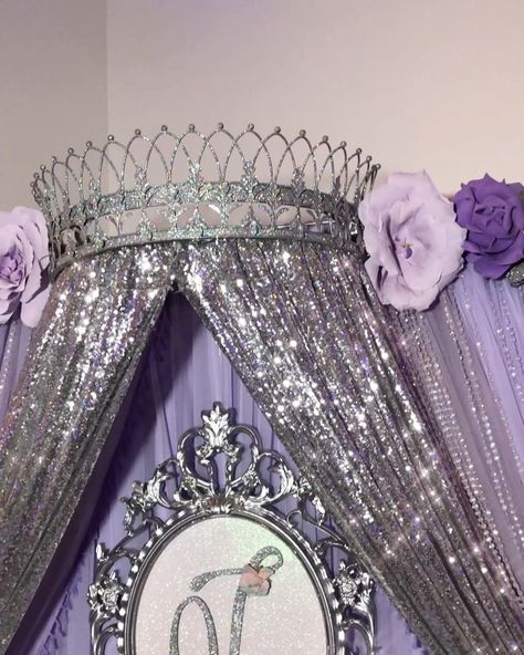 Creations by Martha🌸 on Instagram: “Vanessa’s 15 #backdrop #paperflowers #paperflowerbackdrop  @creationsbymartha #creationsbymartha #backdrop #babygirl #candytable…” Royal Backdrop Ideas, Royal Wedding Backdrop, Quinceañera Backdrop Ideas, Quinceanera Backdrop Ideas, 15 Backdrop, Quince Backdrop Ideas, Royal Backdrop, Crown Backdrop, Royalty Party