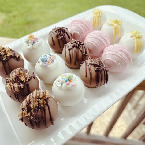 Balls Aesthetic, Cake Ball, Ball Aesthetic, Garden Ideas Cheap, Cake Balls, Cake Pop, Cake Pops, Truffles, Garden Ideas