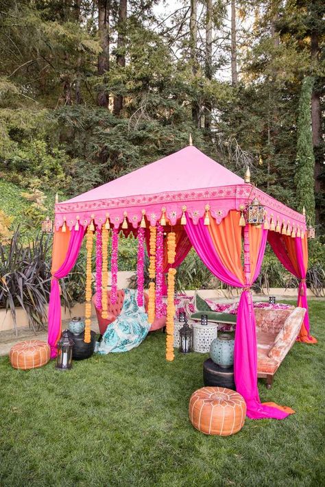 Coachella Party Ideas, Dekorasi Maroko, Coachella Theme Party, Coachella Theme, Hippie Birthday Party, Festival Themed Party, Arabian Nights Party, Coachella Party, Hippie Birthday