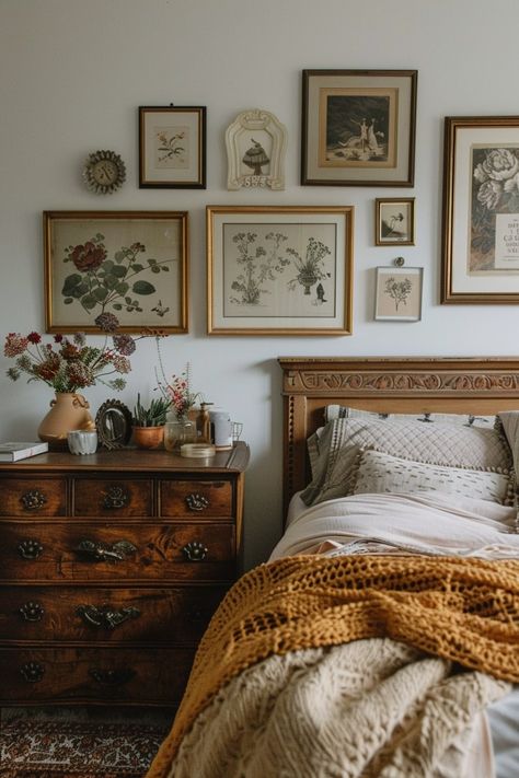 12 Light Academia Bedroom Interior Designs You Will Fall In Love With! - My Decor Inspo Light Bedroom Ideas Modern, Art Wall Ideas Bedroom, Soft Neutral Bedroom Ideas, Antique Vintage Bedroom, Vintage Explorer Bedroom, Bedroom Ideas Vintage Modern, Colorful Vintage Bedroom Ideas, Neutral Vintage Bedroom, Vintage Country Bedroom Ideas