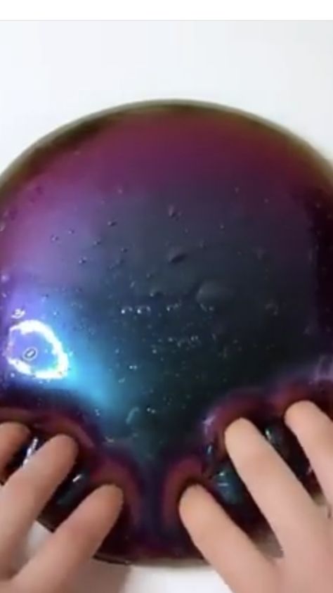 wicked Galaxy slime Guys look at this is is amazing Diy Crafts Slime, Metallic Slime, Mermaid Slime, Fluffy Slime Recipe, Pretty Slime, Rainbow Slime, Galaxy Slime, Slimy Slime, Diy Fluffy Slime