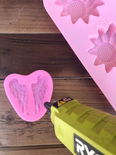 Hot Glue In Silicone Mold, Hot Glue Stencil, Crafts With Hot Glue, How To Make Silicone, Hot Glue Art, Craft Hacks, Diy Angels, Glue Art, The Shabby Tree