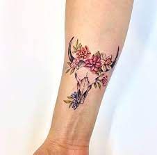 30 Latest Taurus Tattoos - Unique and New 22 Zodiac Tattoo Taurus, Floral Zodiac Tattoo, Taurus Tattoos For Women, Tattoo Taurus, Small Tattoos Wrist, Floral Zodiac, Tattoos Lotus, Bull Skull Tattoos, Tattoos Foot