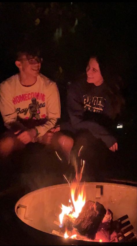 #texas #firepit #boyfriend Bonfire Picture Ideas, Bonfire Couple Pictures, Campfire Date, Couple Campfire, Bonfire Date, Future Relationship, Cute Country Couples, Western Quotes, Fake Dating