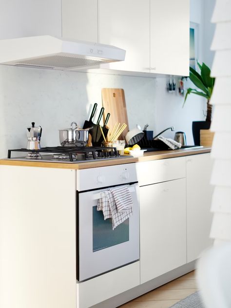 KNOXHULT kitchen is functional and easy to plan - IKEA Ikea Knoxhult Kitchen, Knoxhult Ikea Kitchen, Basic Kitchen, Ikea Kitchen, Knobs And Handles, Storage Solutions, Home Organization, Kitchen Appliances, Shelves