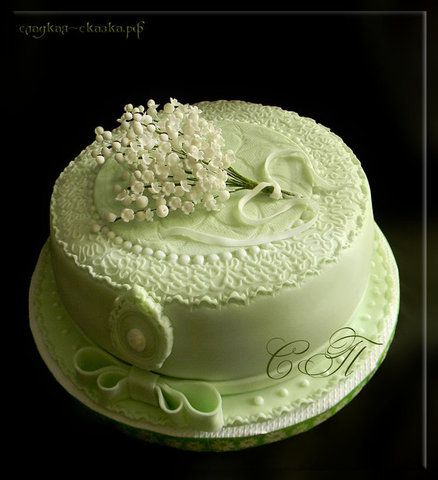 Indian Weddings Inspirations. Green Wedding Cake. Repinned by #indianweddingsmag indianweddingsmag.com 80 Birthday, Lilies Of The Valley, Green Cake, Cupcakes Decorados, Special Cake, Small Cake, Gorgeous Cakes, Occasion Cakes, Fancy Cakes