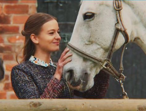 Free Rein Season 2, Free Rein Tv Show, Free Rain, Horse Movies, Free Reign, Film Netflix, Free Rein, Love Is Free, Horse Rider